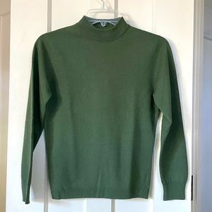 Vintage PRINGLE of SCOTLAND Green Lambswool Long Sleeve Crew Neck Sweater 1970’s